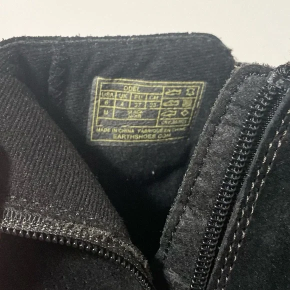 Earth Origins Suede Bootie - Picture 6 of 8